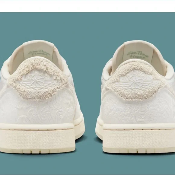 Chris Paul x Air Jordan 1 Low OG "Give Them Flowers" - Picture 6 of 10